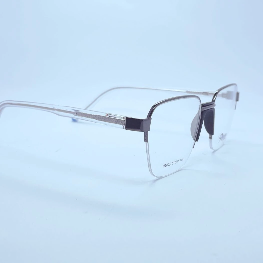 Rockers 95005 Eyeglasses – Angled Side View (White & Black) Rockers 95005 eyeglasses in White & Black – angled side view